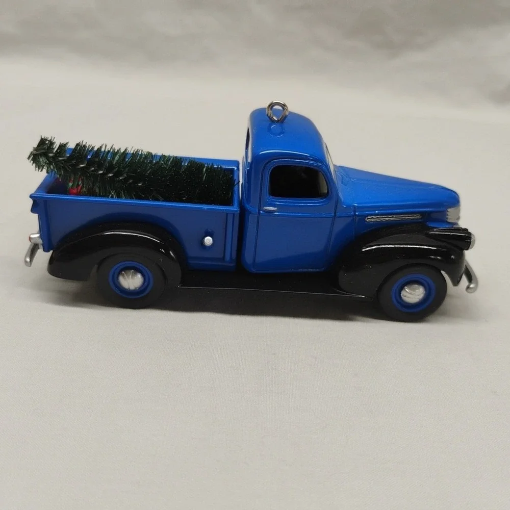 Hallmark Ornament 1947 Chevrolet Pickup #13 Series All-American‎ Trucks 2007
